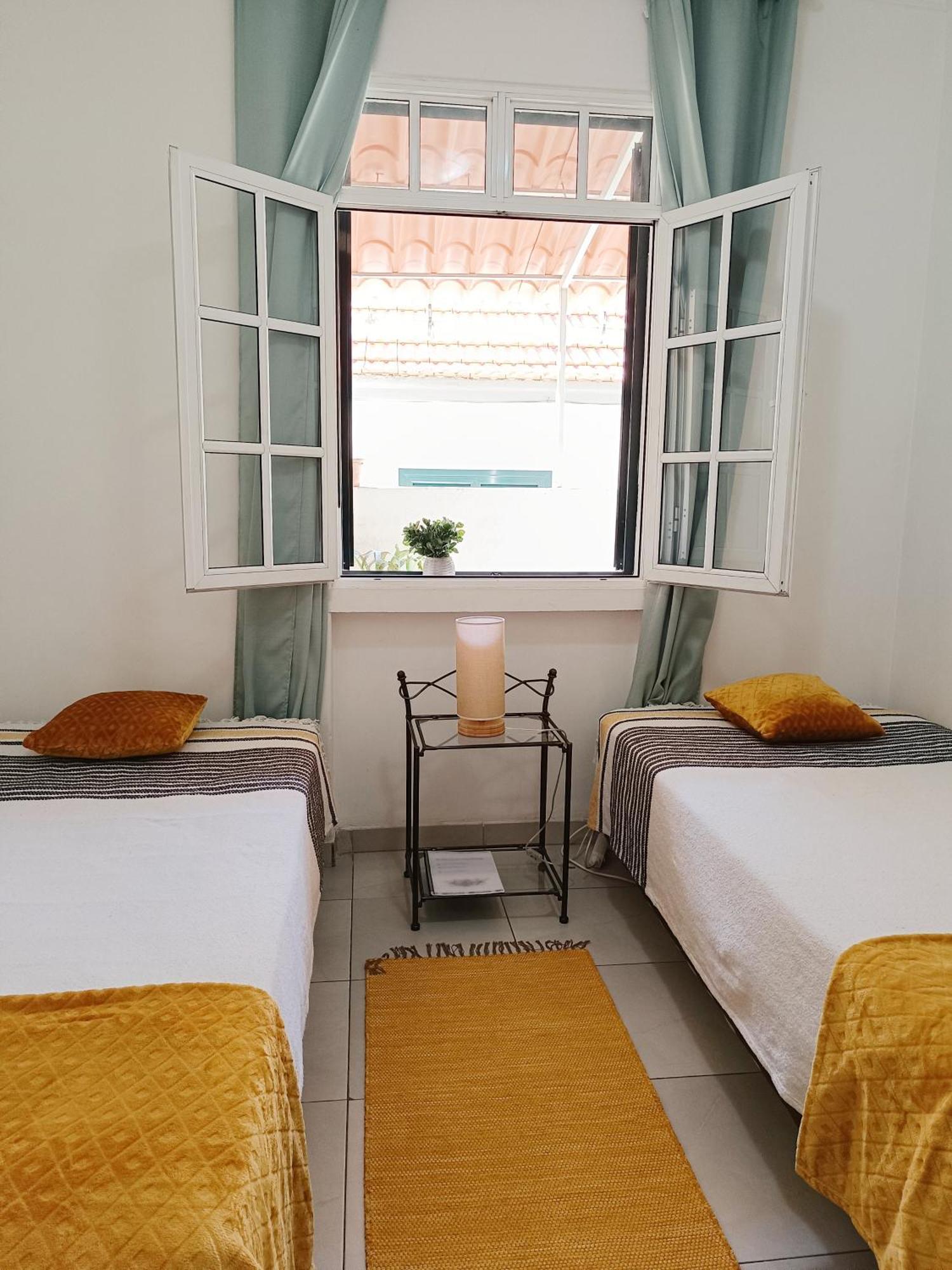 Home & Flower - Private Bedrooms Funchal Bagian luar foto
