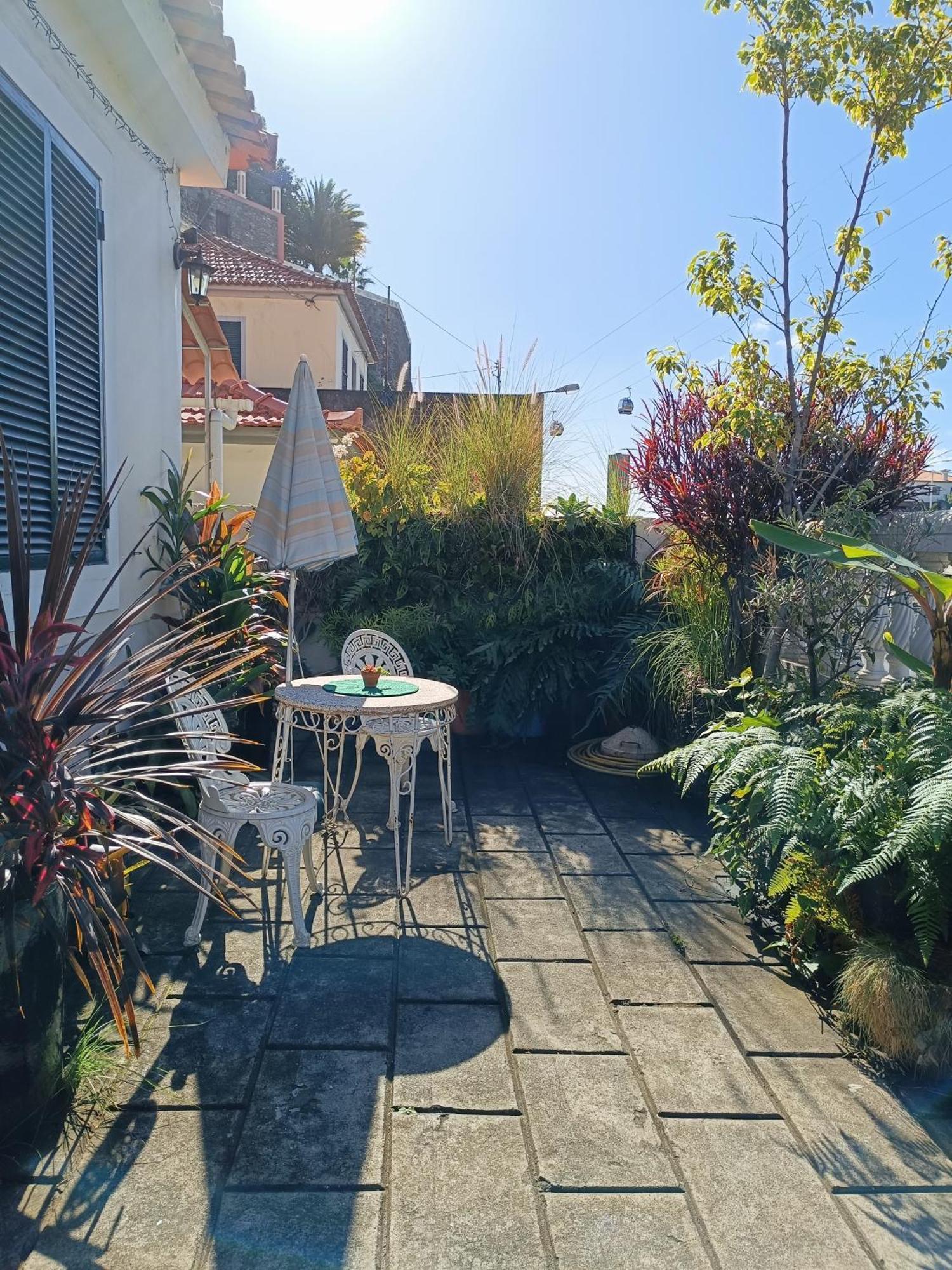 Home & Flower - Private Bedrooms Funchal Bagian luar foto