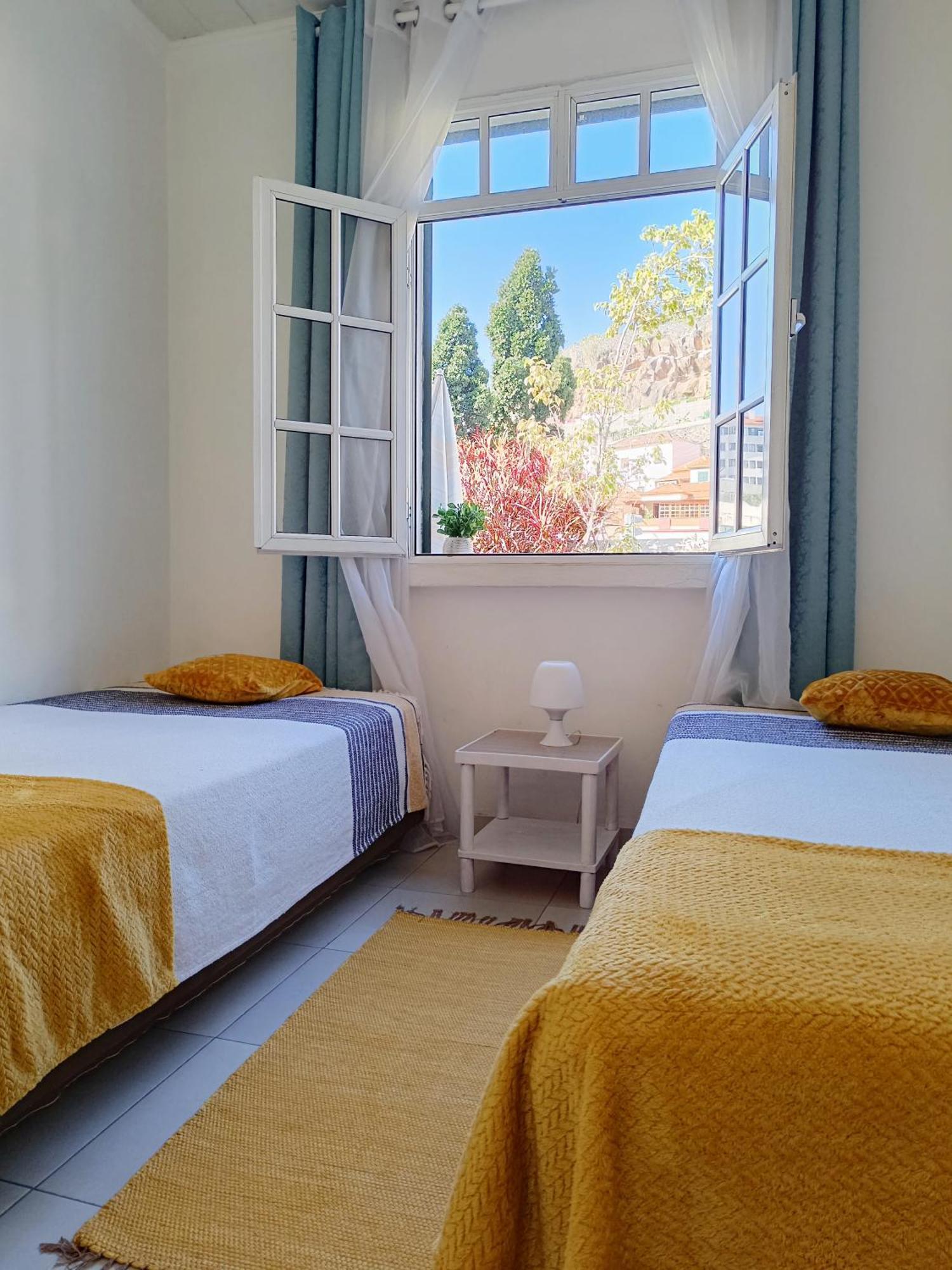 Home & Flower - Private Bedrooms Funchal Bagian luar foto