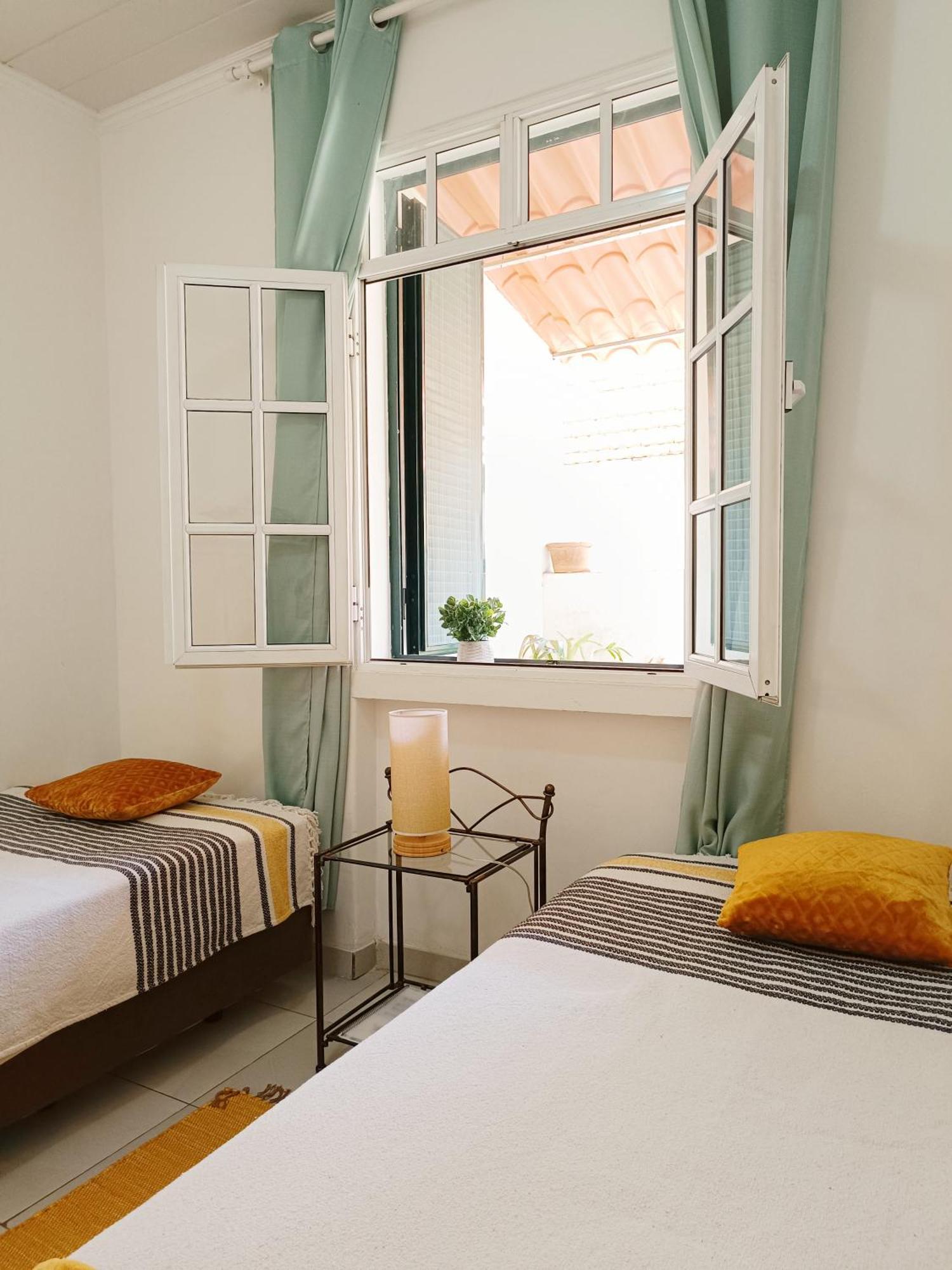 Home & Flower - Private Bedrooms Funchal Ruang foto