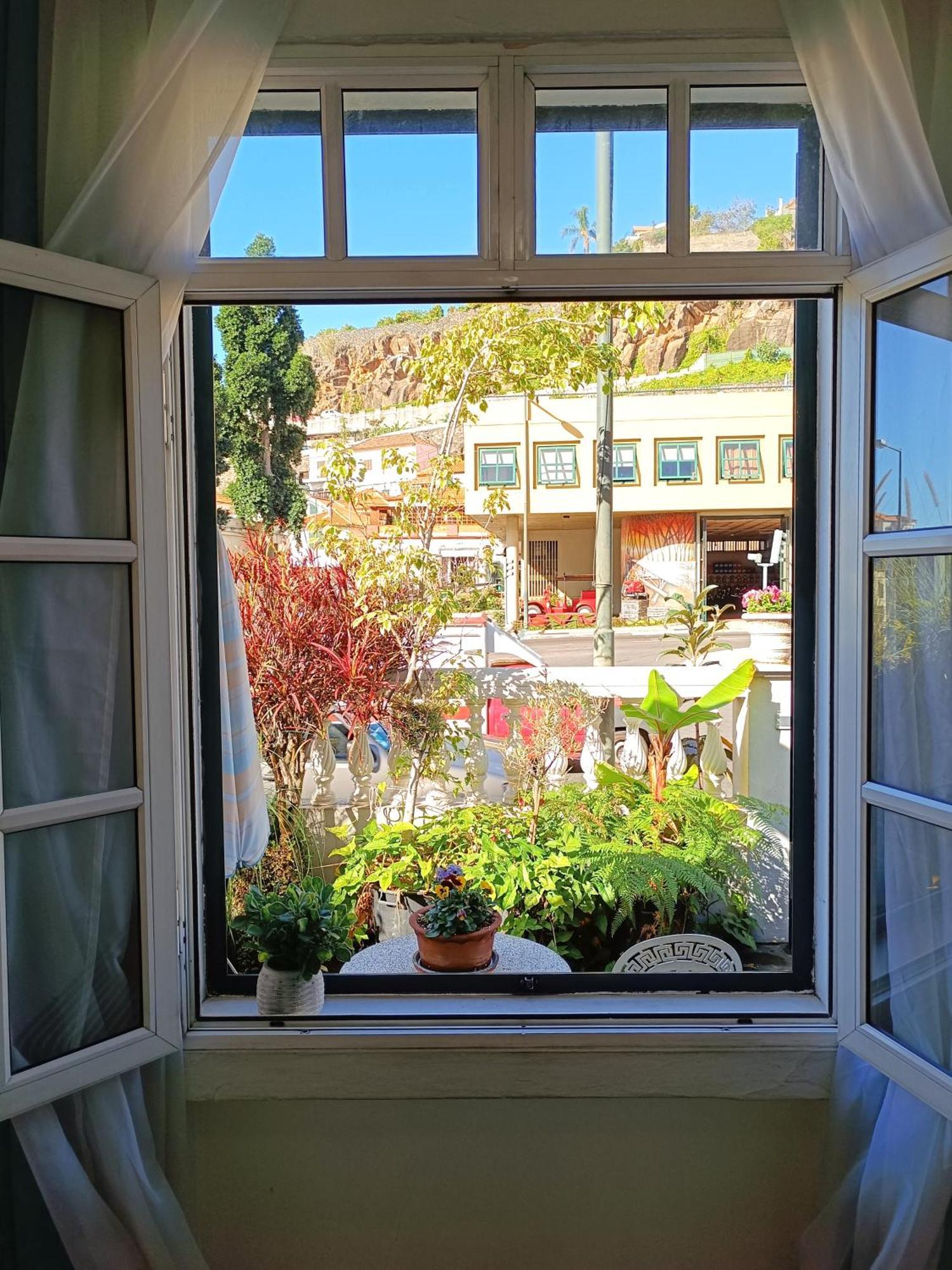 Home & Flower - Private Bedrooms Funchal Ruang foto